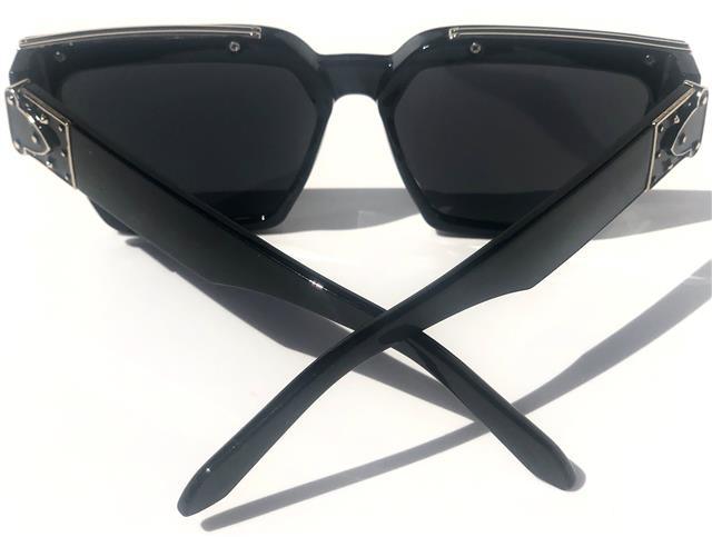 VG Designer Square Classic Sunglasses for women VG IMG_9851_a84baee9-a0b2-45c3-a214-406c4cf21b28